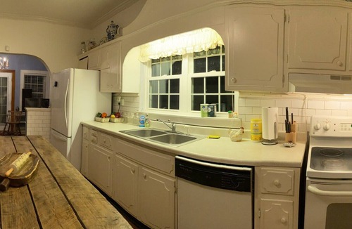 Sulphur Well House | 8 Bedroom 13 Bed large Country Home, Huge Country Kitchen, Bright Starry Nights