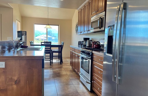 Moab South Valley House | 8A1 Best Views, Shared Pool & Hot Tub, Private Patio and Garage