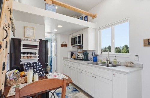 Winthrop House | A Haven For Couples and Solo Travelers