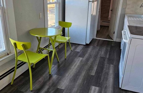 East Hartford Apartment | A homely atmosphere tailored for traveling professionals seeking comfort.