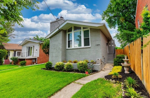 Capitol View House | A modern 10-guest bungalow with two parking spots in northeast DC