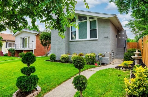 Capitol View House | A modern 10-guest bungalow with two parking spots in northeast DC