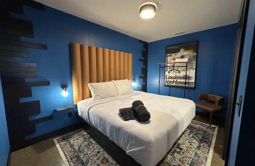 Downtown Louisville Hotel | A12 Lower West Stakes Daily Double Suite