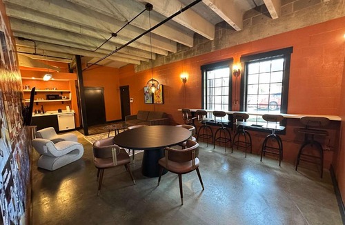 Downtown Louisville Hotel | A12 Lower West Stakes Daily Double Suite