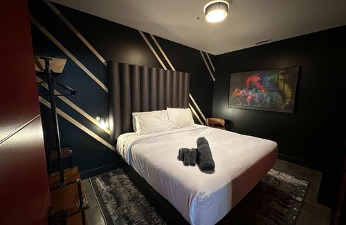 Downtown Louisville Hotel | A12 Upper West Stakes Exacta Suite