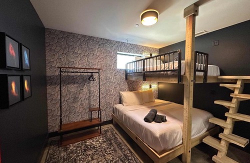 Downtown Louisville Hotel | A12 Upper West Stakes Exacta Suite
