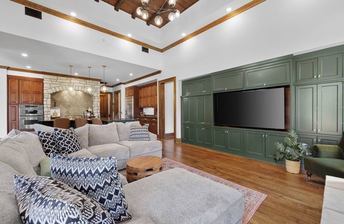Dickson House | Above Iris Estate | 100+ Acres | Pool/Spa | Private | Luxury