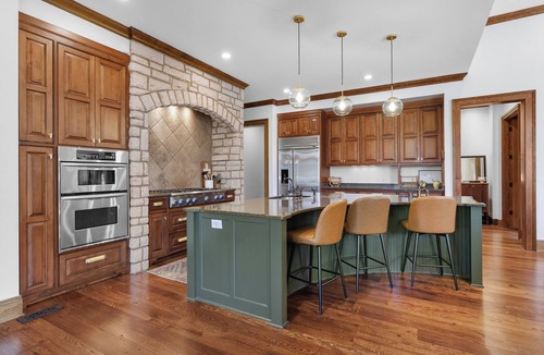 Dickson House | Above Iris Estate | 100+ Acres | Pool/Spa | Private | Luxury