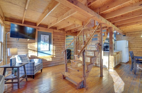Murray Cabin | Access to Community Marina! Lake-View Murray Cabin