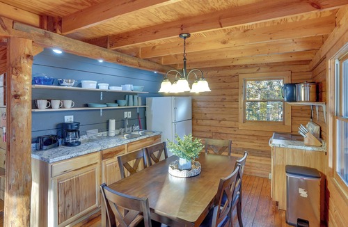 Murray Cabin | Access to Community Marina! Lake-View Murray Cabin
