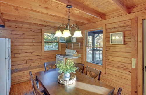 Murray Cabin | Access to Community Marina! Lake-View Murray Cabin