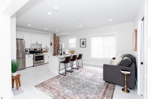 Sandusky House | Adjoining Condominium Units Sleeps 12 in Downtown Sandusky!