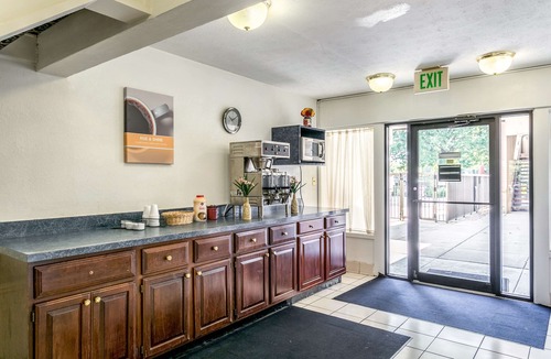 Edgewood Hotel | Americas Best Value Inn Edgewood