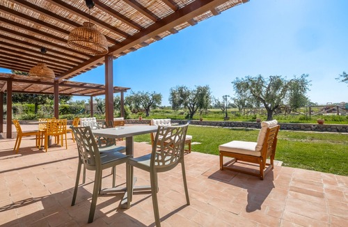 Borgo Carige Apartment | Apartment '6' with Shared Pool, Wi-Fi and Air Conditioning