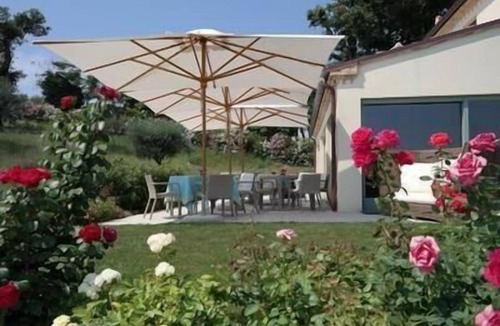 Monte San Vito Apartment | Apartment "Casa Acqua" with a view of the water
