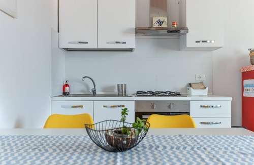 Magazzini Apartment | Apartment 'Casa Le 3 B with Sea View' with Wi-Fi and Air Conditioning