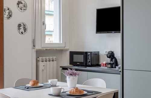 Peretola Apartment | Apartment 'Josephine Florence' with Balcony, Wi-Fi and Air Conditioning
