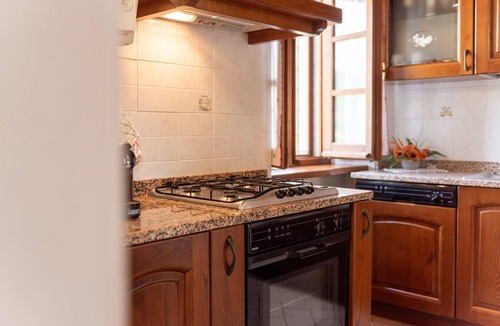 Lisciano Niccone Other | Apartment 'Pugnano Alto- Girasole' with Shared Pool, Private Terrace and Wi-Fi