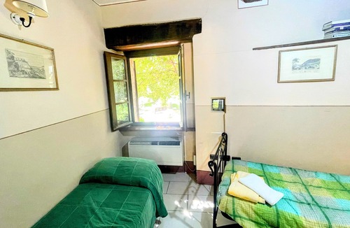 Spoleto Villa | Apt 4 - Spoleto central + train station/12 mins walk, Fantastic apt ! Sleeps 4