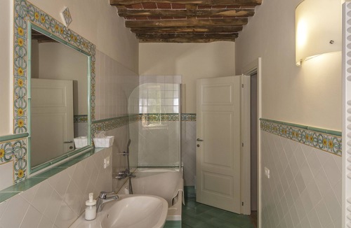 Vorno House | Art Gallery B&B