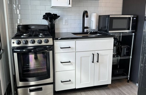Mount Vernon Apartment | Artist Studio Steps from Mount Vernon Square Park