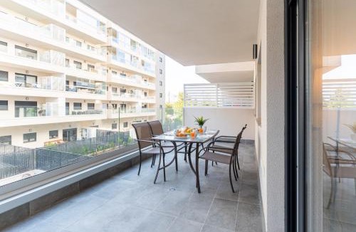 Almeria Apartment | ATP Vega de Acá a 5 minutos de la Playa, Piscina Abierta y Parking Privado Gratis!