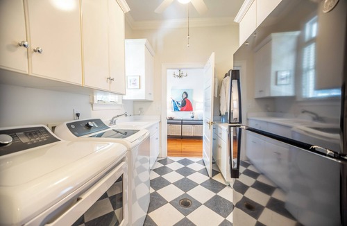 Summerville House | Augusta's Gem - Player quality host home with 1 bed 1 bath detached cottage.