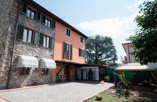 Lucca Bed & Breakfast | B&B Villa Elena