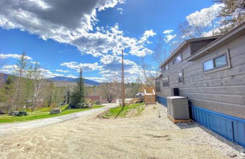 Twin Mountain Villa | B11 NEW Awesome Tiny Home with AC Mountain Views Minutes to Skiing Hiking Attractions