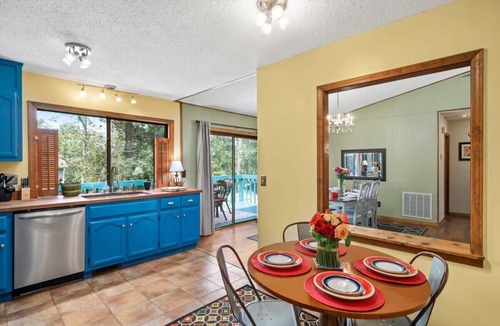 Madison House | Backyard and Near Space Center - Jolly Green Giant