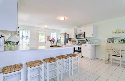 Wareham House | Bayfront Wareham Retreat w/Private Beach!