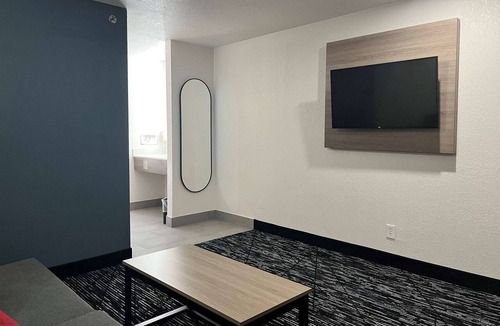 Maxwell Hotel | Baymont by Wyndham Indianapolis Northeast