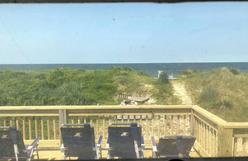 Cottage Line House | Beach Front on the Bay - Pet Friendly, Wi-Fi, Parking, Large Water front Deck