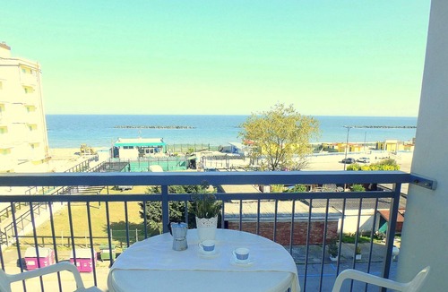 Lido di Pomposa Apartment | Beachfront! Beautiful apartment overlooking the beach