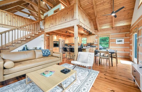 Tryon House | Bear Creek Cabin- 8 mi to TIEC, Sleeps 7