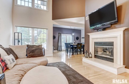 Springfield Condo | Beautiful 2 Bedroom, 2 Bath with Office Space on Springfield's west end