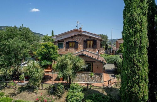 Buggiano Villa | Beautiful apartment in villa with pool, WIFI, A/C, TV, pets allowed, panoramic view and parking