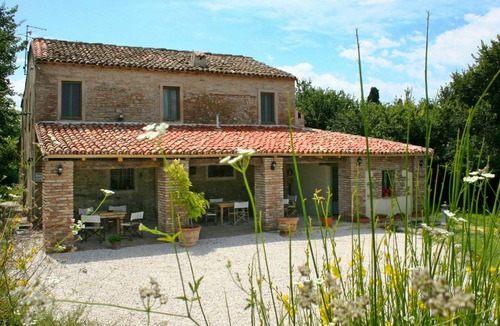 Granarola Apartment | Beautiful apartment for 2 people with pool, WIFI, A/C, TV, patio and pets allowed