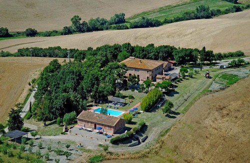 Peccioli Villa | Beautiful apartment in villa for 4 guests with WIFI, pool