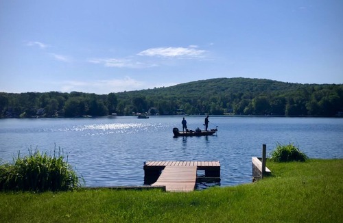 Winchester House | Beautiful Cottage on the Number One Lake in CT