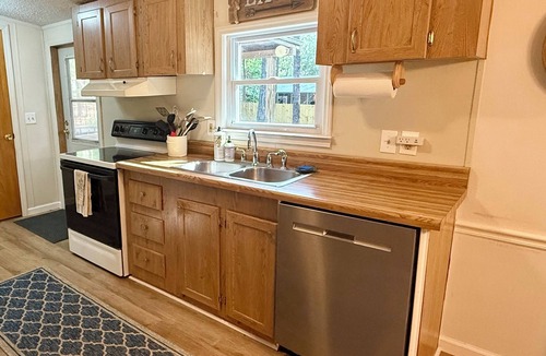 Mesena House | Beautiful cozy home in Thomson near lake and boat ramp