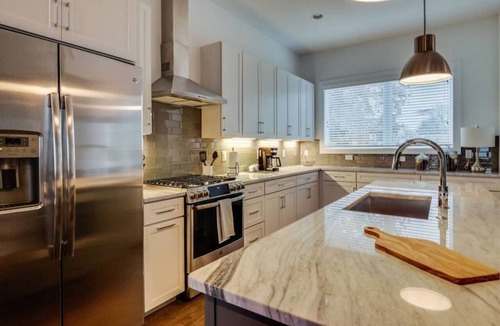 Nashville Apartment | Beautiful Downtown/Rtop Deck/12 Beds
