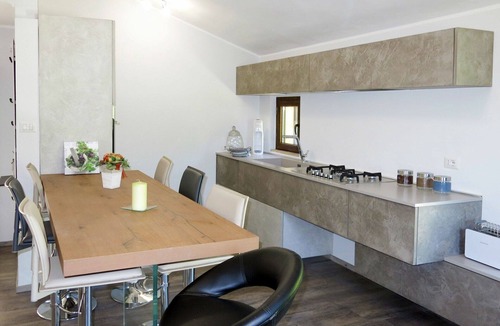 Cologna Spiaggia Villa | Beautiful apartment in villa with A/C, WIFI, hot tub, pool, TV, patio, pets allowed, panoramic view
