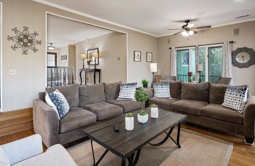 Silver Point House | Beautiful Lake Cabin, Hot Tub, WIFI, Steps to Lake/View