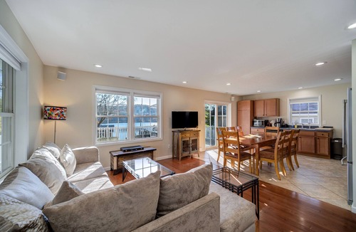 Holmes House | Beautiful Lake View House Overlooking Peaceful Whaley Lake