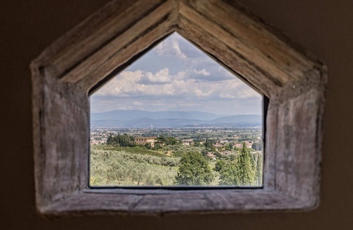 Poggio a Caiano Villa | Beautiful private villa with hot tub, A/C, WIFI, pets allowed and panoramic view, close to Flore.