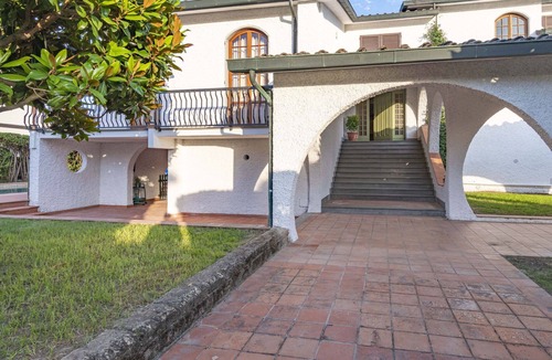 Montecalvoli Villa | Beautiful private villa for 15 people with private pool, WIFI, hot tub, TV and patio