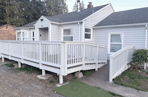 Everett House | Beautiful, quiet and secured two bedroom house