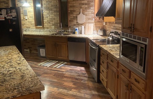 Dallas Meadows House | Beautiful riverfront home with BIG views STR2025-037