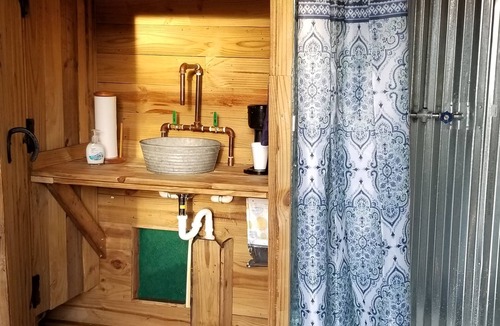 Fort Pierce Villa | Beautiful Rustic Decor - The Den